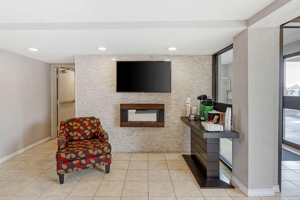 Quality Inn Peterborough Beltér fotó